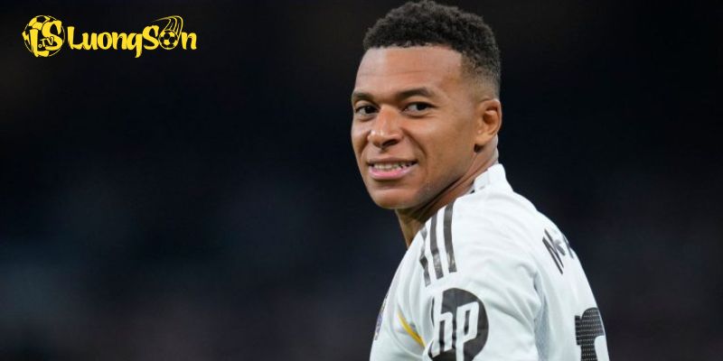 Kylian Mbappé trưởng thành trong vai trò thủ lĩnh